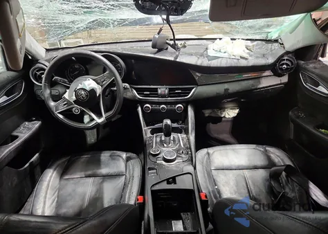 2017 Alfa Romeo Giulia Q4 z USA, uszkodzony, nr VIN ZARFAEDNXH7532441